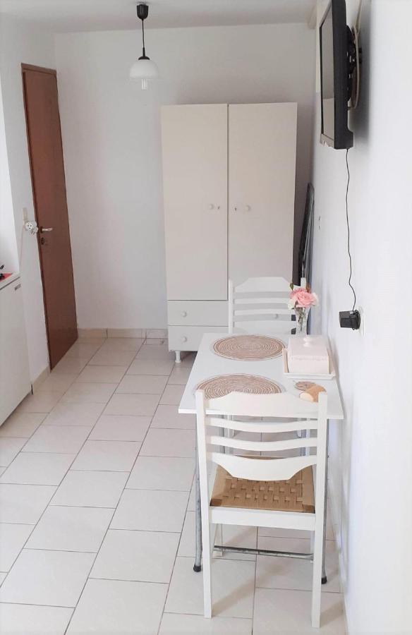 Daphnes Apartments Ratzaklíon Eksteriør bilde